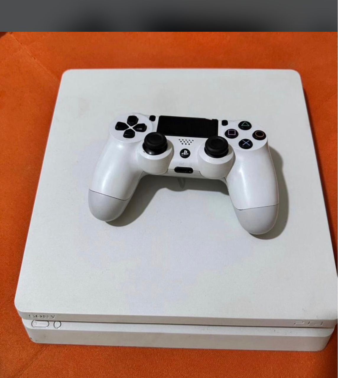 White PS4 Pro Edition